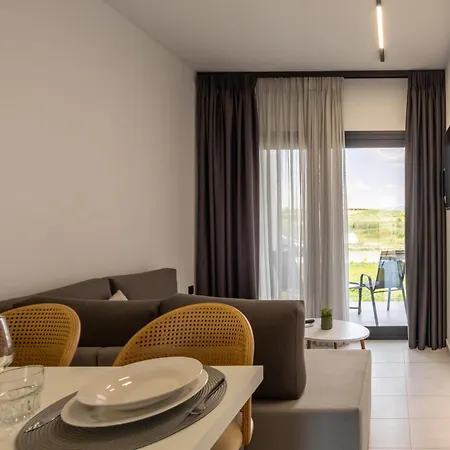 White Pampas Tiny باراليا ديونيسيو