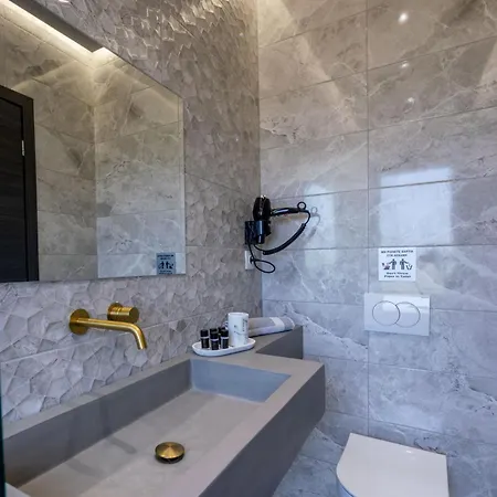 White Pampas Tiny باراليا ديونيسيو